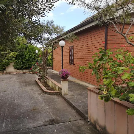 Bouganville House Vila Lascari