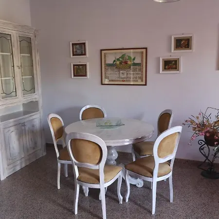 Bouganville House Vila Lascari